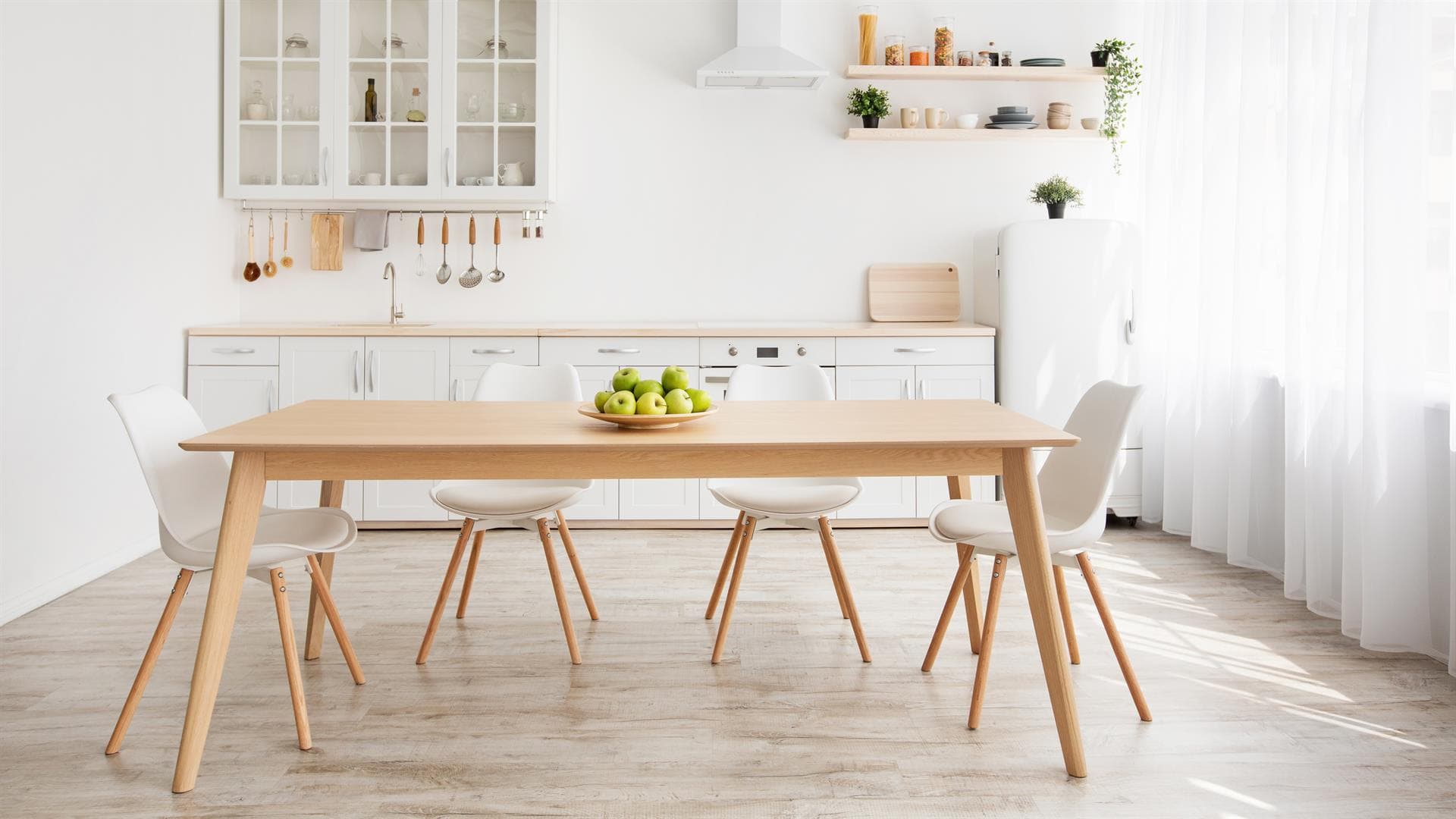 Mesas de comedor y sillas ideales para disfrutar todos juntos